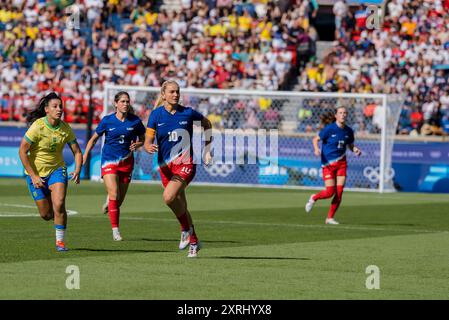 Paris, Ile de France, France. 10th Aug, 2024. United States midfielder Lindsey Horan (USA) (10), competes against Brazil in the Women's Football Finals at the le Parc de Princes Stadium during the 2024 Paris Summer Olympics in Paris, France. The United States wins the Gold Medal with a score of 0-1 in regulation play. (Credit Image: © Walter Arce/ZUMA Press Wire) EDITORIAL USAGE ONLY! Not for Commercial USAGE! Credit: ZUMA Press, Inc./Alamy Live News Stock Photo