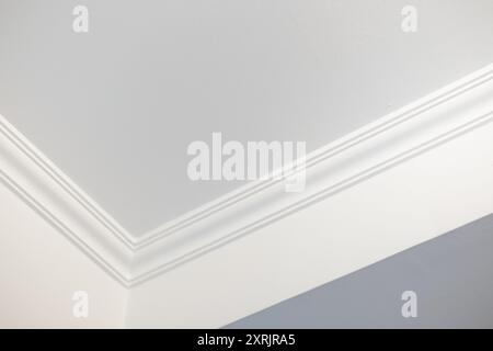 Detail of white ceiling cornice, crown molding Stock Photo