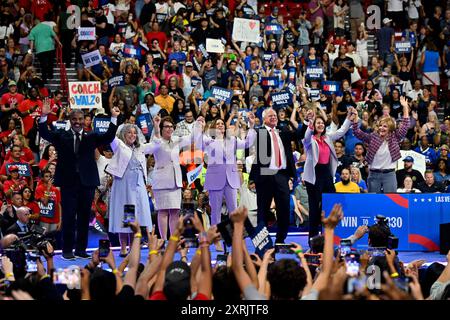 Las Vegas, Nevada, USA. 10th Aug, 2024. (L-R) Rep. Steven Horsford, D-Nev., Rep. Dina Titus, D-Nev., Sen. Jacky Rosen, D-Nev., Democratic presidential nominee Vice President Kamala Harris, Democratic vice presidential nominee Minnesota Gov. Tim Walz, Sen. Catherine Cortez Masto, D-Nev. and Rep. Susie Lee, D-Nev., wave to supporters at a campaign rally at the Thomas & Mack Center on August 10, 2024 in Las Vegas, Nevada. Harris and her newly selected running mate Tim Walz made a stop in the battleground state while campaigning across the country. (Credit Image: © David Becker/ZUMA Press Wire) Cr Stock Photo