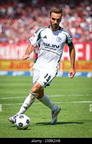 10 August 2024, Bavaria, Nuremberg: Soccer: Bundesliga 2, 1. FC Nürnberg - FC Schalke 04, Matchday 2 at the Max Morlock Stadium. Kenan Karaman from Schalke plays the ball. Photo: Daniel Karmann/dpa - IMPORTANT NOTE: In accordance with the regulations of the DFL German Football League and the DFB German Football Association, it is prohibited to utilize or have utilized photographs taken in the stadium and/or of the match in the form of sequential images and/or video-like photo series. Stock Photo