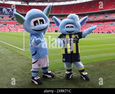 London, UK. 10th Aug, 2024. LONDON, ENGLAND - AUGUST 10: L-R Mascots Moonchester and Moonbeam before kick off during The FA Community Shield between Manchester City and Manchester United at Wembley Stadium on August 10th, 2024 in London, England. Credit: Action Foto Sport/Alamy Live News Stock Photo