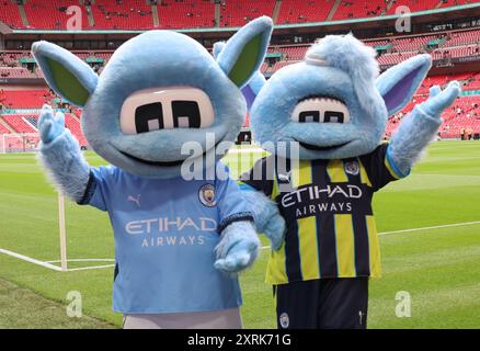 London, UK. 10th Aug, 2024. LONDON, ENGLAND - AUGUST 10: L-R Mascots Moonchester and Moonbeam before kick off during The FA Community Shield between Manchester City and Manchester United at Wembley Stadium on August 10th, 2024 in London, England. Credit: Action Foto Sport/Alamy Live News Stock Photo