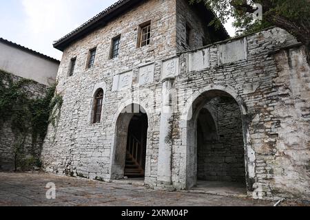 (240811) -- ANSHUN, Aug. 11, 2024 (Xinhua) -- A stone building is pictured at an ancient town in Pingba District of Anshun City, southwest China's Guizhou Province, July 25, 2024.  Tunpu means 'fort' in Chinese, referring to the complex of residential buildings in villages of Anshun built in the style of fortress for resisting the enemy's attacks in ancient times.    In the Ming Dynasty (1368-1644), some troops were sent to Anshun, where they built villages and cultivated land for farming. Their descendants have lived there over generations with their original living customs preserved. Thus th Stock Photo