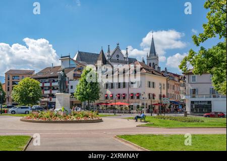 The view from the Parc du Belvédère and its statue of General Joseph-Marie Dessaix towards the city centre of Thonon-les-Bains, France Stock Photo