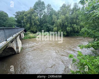 RECORD DATE NOT STATED Bautzen - Hochwasserwarnung für die Spree 02.08.2024 Bautzen, Spree Fotograf: LausitzNews.de Aufgrund der Starkniederschläge besonders heute früh ab 04:00 Uhr ist die Wasserführung vor allem im Oberlauf der Spree und des Löbauer Wassers sehr schnell angestiegen. Am Pegel Großschweidnitz am Löbauer Wasser wurde um 10:45 Uhr der Richtwert der Alarmstufe 1, um 11:45 Uhr kurz der Richtwert der Alarmstufe 2 überschritten. Das Überschreiten des Richtwertes der Alarmstufe 3 wird hier nicht erwartet. Am Pegel Gröditz am Löbauer Wasser wird der Richtwert der Alarmstufe 1 am frühe Stock Photo