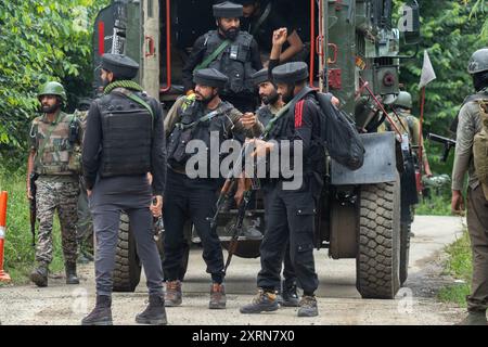 Anantnag, India. 11th Aug, 2024. Indian army soldiers arrive at the site of gun battle which entered the second day in Ahlan village of Kokernag forest in Southern Kashmir's Anantnag district. Two Indian army troops and a civilian were killed in action during a fierce gun battle with suspected militants, police officials told reporters. Credit: SOPA Images Limited/Alamy Live News Stock Photo