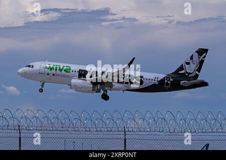 Harry Reid Airport, 8-10-24 Las Vegas, Nv USA  Viva Aerobus Airbus A320, XA-VAK in Las Vegas Raiders livery on final for 26L at Harry Reid Internation Stock Photo