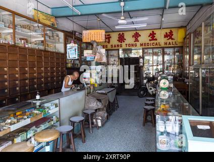 Old man in a chinese medical hall, Penang island, George Town, Malaysia Stock Photo