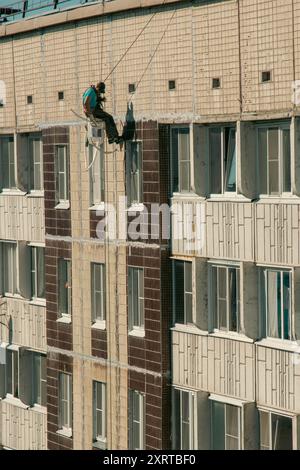 High Rise Construction Using Rope Descent System Stock Photo - Alamy