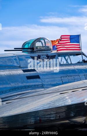 Boeing B-17 Flying Fortress bomber cockpit and dorsal gun turret, machine guns, Commemorative Air Force, Sentimental Journey World War II restored B17 Stock Photo