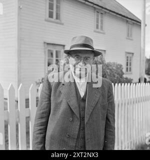 Current 18-1949: Old man Nygårdsvold turns 70 Former Prime Minister Johan Nygårdsvold turns 70 on 6 September 1949. He has retired to his home in Hommelvik and spends his time renovating the house.  Photo; Per Bratland / Aktuell / NTB  ***PHOTO NOT IMAGE PROCESSED***    This image text is auto translated   This image text is auto translated Stock Photo