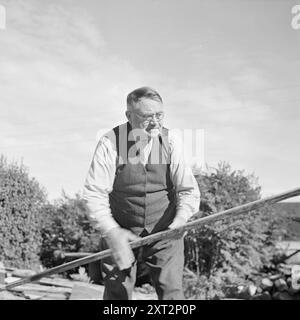 Current 18-1949: Old man Nygårdsvold turns 70 Former Prime Minister Johan Nygårdsvold turns 70 on 6 September 1949. He has retired to his home in Hommelvik and spends his time renovating the house.  Photo; Per Bratland / Aktuell / NTB  ***PHOTO NOT IMAGE PROCESSED***    This image text is auto translated   This image text is auto translated Stock Photo