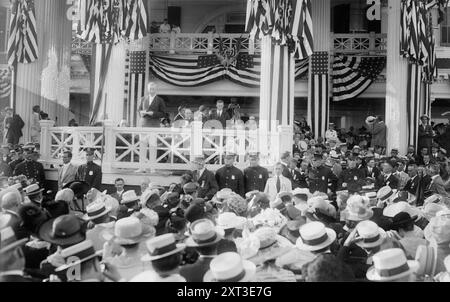 Wilson notification, 1916. Shows a crowd of people on September 2, 1916, following Woodrow Wilson's notification that he was nominated as the Democratic candidate for President for the 1916 election. The photo was taken at the Shadow Lawn estate in New Jersey, which served as Wilson's summer White House in the summer of 1916. Stock Photo