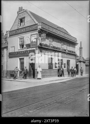 The Castle public house, Putney Bridge Road, Putney, Wandsworth, Greater London Authority, 1913. The Castle public house on the corner of Putney Bridge Road and Brewhouse Lane. This photograph appears in 'William Fields's Photographs of Putney', compiled by Dorian Gerhold and Michael Bull for the Wandsworth Historical Society. Stock Photo