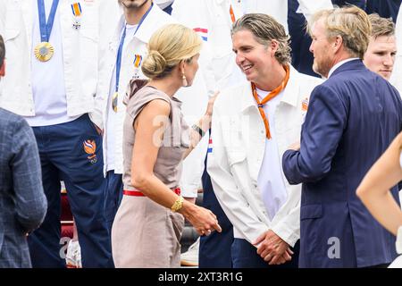 Den Haag, The Netherlands, 2024-08-13 15:33:28 THE HAGUE, 13-08-2024, Huis ten Bosch PalaceKing Willem Alexander and Queen Máxima receive the Dutch medal winners of the 2024 Summer Olympics in Paris at Huis ten Bosch PalacePHOTO: NLBeeld/Patrick van EmstIn the photo: King Willem Alexander and Queen Máxima with Pieter van den Hoogenband  Credit: NL Beeld / Patrick van Emst Stock Photo