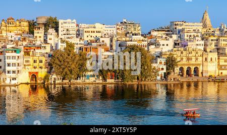 Gate Gangaur Ghat on Lake Pichola with historic centre  in the evening light, Udaipur, Rajasthan, India, Asia Stock Photo