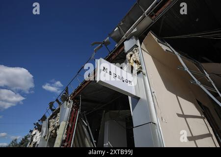 Non Exclusive: KRAMATORSK, UKRAINE - AUGUST 12, 2024 - A building damaged by Russian shelling is in Kramatorsk, Donetsk region, a city close to the fr Stock Photo