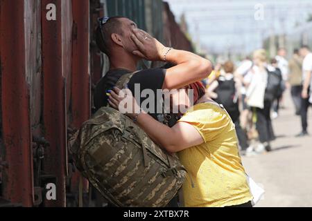 Non Exclusive: KRAMATORSK, UKRAINE - AUGUST 12, 2024 - A Ukrainian serviceman says goodbye to his partner on a railway station platform in Kramatorsk, Stock Photo