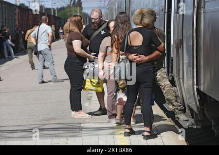 Non Exclusive: KRAMATORSK, UKRAINE - AUGUST 12, 2024 - Ukrainian servicemen say goodbye to their partners on a railway station platform in Kramatorsk, Stock Photo