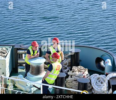 Workers on the MV Hebridean Isles Ferry at Colonsay Stock Photo