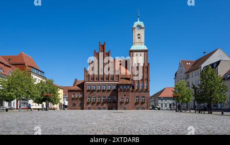 12 August 2024, Brandenburg, Wittstock/Dosse: The historic town hall building on the market square stands against the cloudless sky. Photo: Monika Skolimowska/dpa Stock Photo