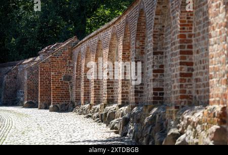 12 August 2024, Brandenburg, Wittstock/Dosse: View of an alley in the old town center with the historic town wall. Photo: Monika Skolimowska/dpa Stock Photo