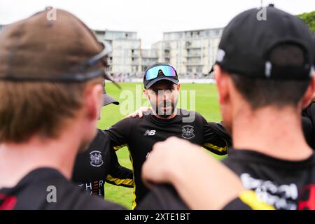 Bristol, UK, 14 August 2024. Gloucestershire's Jack Taylor leads the team talk in the huddle during the Metro Bank One-Day Cup match between Gloucestershire and Leicestershire. Credit: Robbie Stephenson/Gloucestershire Cricket/Alamy Live News Stock Photo