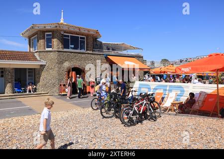 Trendy Coast Cafe at the quiet eastern end of Worthing's beach, in West Sussex, UK, on a hot, summer's Sunday. Stock Photo