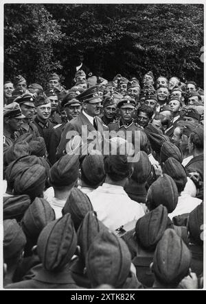 1941 Adolf Hitler meets with a large group of airmen from the Nazi Luftwaffe airforce. Also present some Waffen SS army officers.  “The leader among his soldiers”..  Propaganda image to promote Adolf Hitler and The Nazi Party in wartime. Photographer Heinrich Hoffmann 1933 - 1944 Nazi Germany World War II Stock Photo