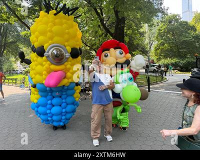 August 15, 2024, New York City, New York: (NEW) Balloon Story at Central Park. August 15, 2024, New York, USA: Balloon Story displaying characters like Mario, Yoshi and Mania at Central Park, on their way to the Balloon Story exhibition at Armory on 66 and Park; attracting curious people especially kids who got involved in a dance show with them.Credit: Niyi Fote/Thenews2 (Foto: Niyi Fote/Thenews2/Zumapress) (Credit Image: © Niyi Fote/TheNEWS2 via ZUMA Press Wire) EDITORIAL USAGE ONLY! Not for Commercial USAGE! Stock Photo