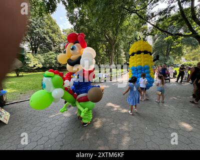 August 15, 2024, New York City, New York: (NEW) Balloon Story at Central Park. August 15, 2024, New York, USA: Balloon Story displaying characters like Mario, Yoshi and Mania at Central Park, on their way to the Balloon Story exhibition at Armory on 66 and Park; attracting curious people especially kids who got involved in a dance show with them.Credit: Niyi Fote/Thenews2 (Foto: Niyi Fote/Thenews2/Zumapress) (Credit Image: © Niyi Fote/TheNEWS2 via ZUMA Press Wire) EDITORIAL USAGE ONLY! Not for Commercial USAGE! Stock Photo