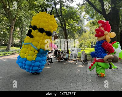 August 15, 2024, New York City, New York: (NEW) Balloon Story at Central Park. August 15, 2024, New York, USA: Balloon Story displaying characters like Mario, Yoshi and Mania at Central Park, on their way to the Balloon Story exhibition at Armory on 66 and Park; attracting curious people especially kids who got involved in a dance show with them.Credit: Niyi Fote/Thenews2 (Foto: Niyi Fote/Thenews2/Zumapress) (Credit Image: © Niyi Fote/TheNEWS2 via ZUMA Press Wire) EDITORIAL USAGE ONLY! Not for Commercial USAGE! Stock Photo