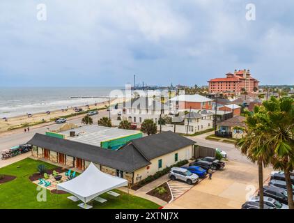 Galveston Seawall Drive with Galveston Pleasure Pier. Stock Photo