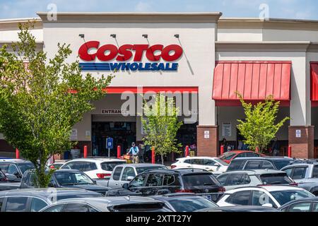 Costco Wholesale warehouse club store in Buford, Georgia, near Atlanta. (USA) Stock Photo