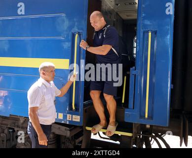 Non Exclusive: KYIV, UKRAINE - AUGUST 14, 2024 - Ukrainian freestyle wrestler Oleksandr Khotsianivskyi gets out of the train during the welcome ceremo Stock Photo