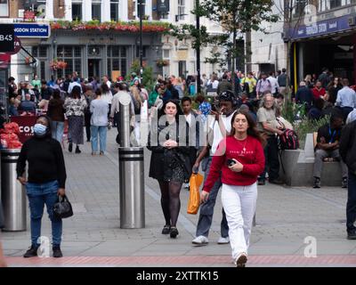 Crowds of commuters in Cowcross street Farringdon, with Farringdon station in background Stock Photo