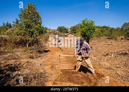 community construction of drinking water pipes, Xullmal, Guatemala, Central America Stock Photo