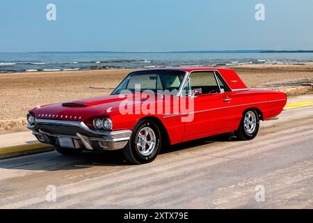 1964-ford-thunderbird-on-