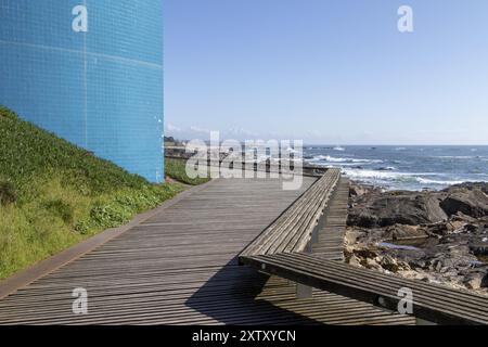 Passadico das Ondas boardwalk, rocks and surf on the beach promenade in Nevogilde, Norte region, Porto district, Portugal, Europe Stock Photo