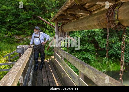 Raftsman Martin Spang from the Upper Nagold Valley Raftsmen's Guild at the Monhardter Wasserstube. It served as a dam to assist the raftsmen in floating timber. Streams were dammed to provide enough water to transport large quantities of timber from the Black Forest to distant areas on rafts. This mechanism was a central component of rafting, which was an important industry in the Black Forest for almost 500 years. Altensteig, Baden-Württemberg, Germany Stock Photo