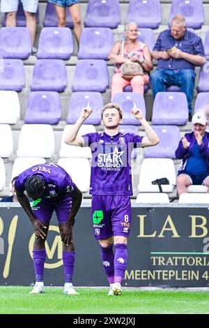 Antwerpen, Belgium. 17th Aug, 2024. Beerschot's Ewan Henderson celebrates after scoring during a soccer match between Beerschot VA and KRC Genk, Saturday 17 August 2024 in Antwerp, on the fourth day of the 2024-2025 season of the 'Jupiler Pro League' first division of the Belgian championship. BELGA PHOTO TOM GOYVAERTS Credit: Belga News Agency/Alamy Live News Stock Photo