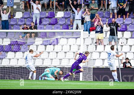 Antwerpen, Belgium. 17th Aug, 2024. Beerschot's Ewan Henderson celebrates after scoring during a soccer match between Beerschot VA and KRC Genk, Saturday 17 August 2024 in Antwerp, on the fourth day of the 2024-2025 season of the 'Jupiler Pro League' first division of the Belgian championship. BELGA PHOTO TOM GOYVAERTS Credit: Belga News Agency/Alamy Live News Stock Photo