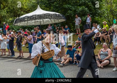 Lady from the traditional costume group Hochadel von 1860 greets at the parade in Widlberg, Black Forest. Parade at the Schäferlauf 2024 in Wildberg, Baden-Württemberg, Germany Stock Photo