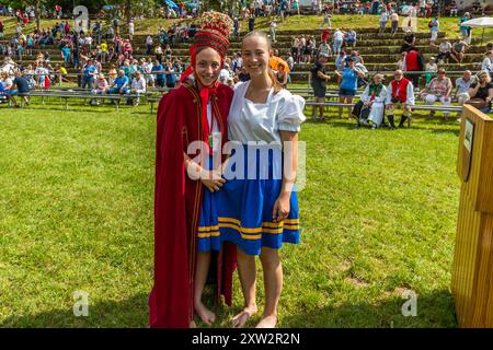 Shepherd Queen 2024 Jana Deufel with her older sister Nele, who is already a trained sheep shearer and represents Germany at international competitions. Two shepherd sisters. The shepherd queen (left) was the fastest at the 2024 Shepherd's Run in Wildber. The other (right) is a participant in the European Sheep Shearing Championships, Wildberg, Baden-Württemberg, Germany Stock Photo