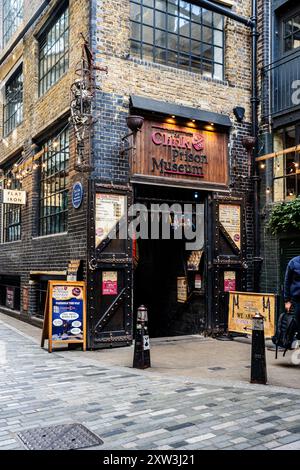 Clink Prison Museum, once a prison in Southwark, now an exhibition which recreates the original prison in Clink Street, Southwark, London, UK Stock Photo