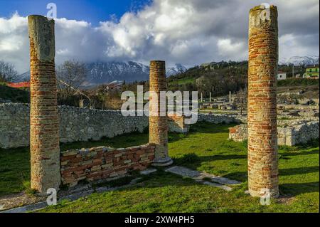 The peristilium, or portico supported by brick columns covered in stucco. Archaeological site of Alba Fucens, Massa d'Albe, Abruzzo, Italy Stock Photo