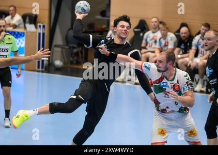 Marko Grgic (ThSV Eisenach, #17), Zechel, Tim (SC Magdeburg, #9)  GER, ThSV Eisenach gegen SC Magdeburg, Handball, Diakin 1. Handballbundesliga Maenner, 2.Wartburg Cup, Spielzeit 2024/2025, Samstag, 17.08.2024, 18.30Uhr, Thueringen  Foto: Eibner-Pressefoto/Martin Herbst Stock Photo