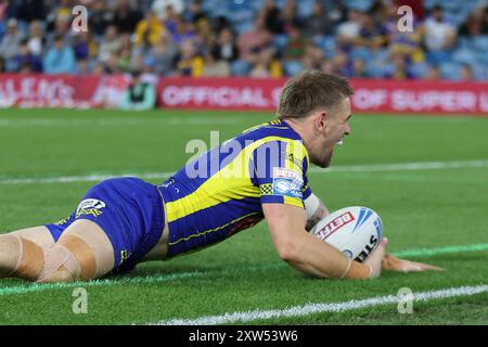 Leeds, UK. 17th Aug, 2024. Elland Road, Leeds, West Yorkshire, 17th August 2024. Betfred Super League - Magic Weekend Warrington Wolves vs Leeds Rhinos Matt Dufty of Warrington Wolves scores his 2nd try of the game against Leeds Rhinos Credit: Touchlinepics/Alamy Live News Stock Photo