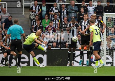 Southampton's Will Smallbone shoots on goal from a free kick during the Premier League match between Newcastle United and Southampton at St. James's Park, Newcastle on Saturday 17th August 2024. (Photo: Trevor Wilkinson | MI News) Credit: MI News & Sport /Alamy Live News Stock Photo