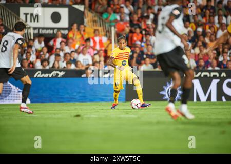Raphinha Belloli of Barcelona seen in action during the UEFA Champions ...